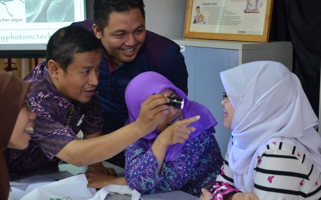 Active Learning in Optics and Photonics