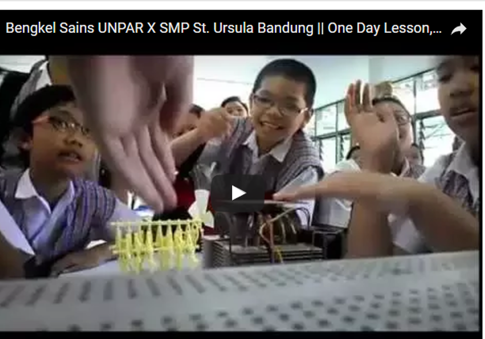 Kegiatan Bengkel Sains UNPAR di SMP St. Ursula Bandung