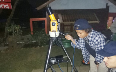 Mengintip Keindahan Gerhana “Blood Moon” di Imah Noong