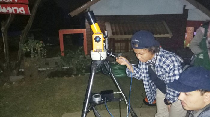 Mengintip Keindahan Gerhana “Blood Moon” di Imah Noong