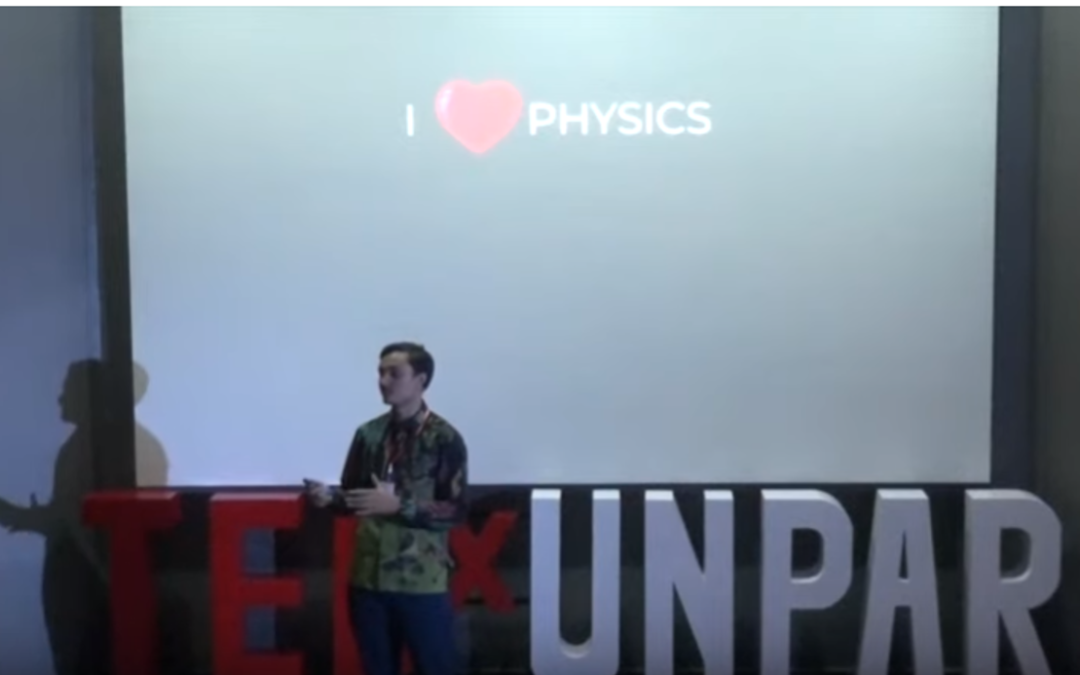 Arifin Dobson, alumni Fisika Unpar, menjadi pembicara dalam TED x UNPAR 2019